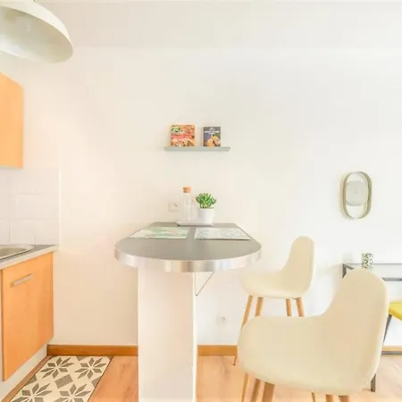 Le Montmorency - Free Parking - Airbus - Netflix