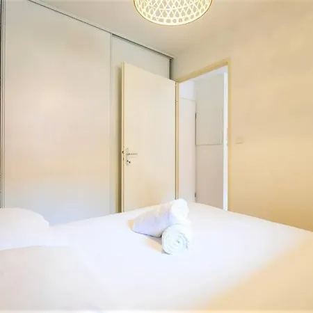 Le Montmorency - Free Parking - Airbus - Netflix