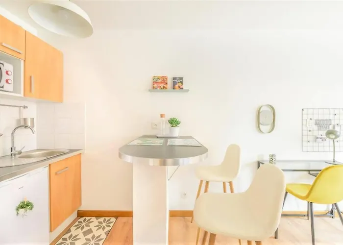 Le Montmorency - Free Parking - Airbus - Netflix