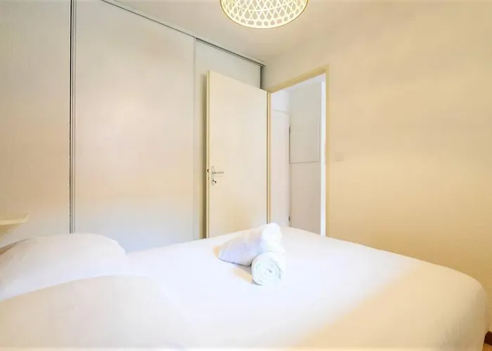 Le Montmorency - Free Parking - Airbus - Netflix