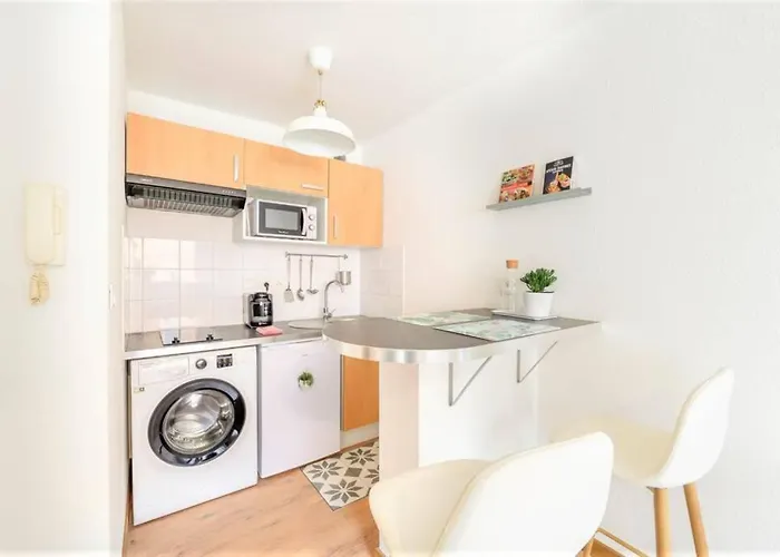 Le Montmorency - Free Parking - Airbus - Netflix Apartman