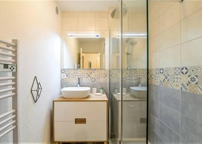 Apartman Le Montmorency - Free Parking - Airbus - Netflix