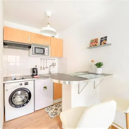 Le Montmorency - Free Parking - Airbus - Netflix Daire